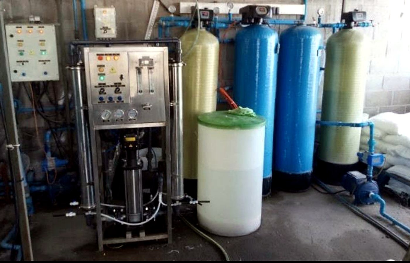 Planta de &Oacute;smosis inversa con estructura inoxidable y pretratamiento