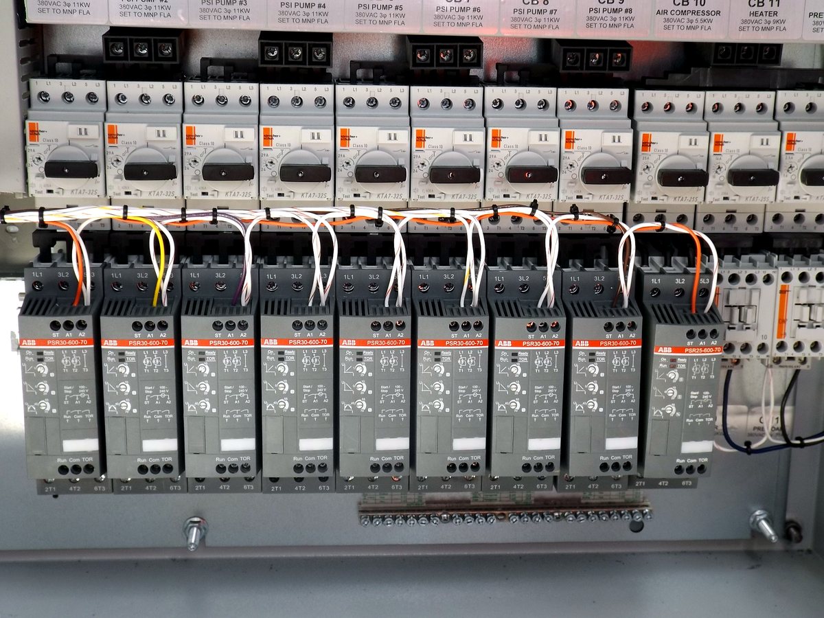 Tablero el&eacute;ctrico con control, protecciones y se&ntilde;ales de campo